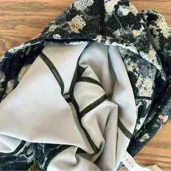 Lululemon Spring Bloom Multi Speed Up Tights Size 6 - Picture 11 of 11